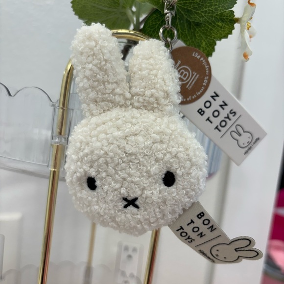 Adorable Miffy🐰💗White Keychain - Picture 4 of 7